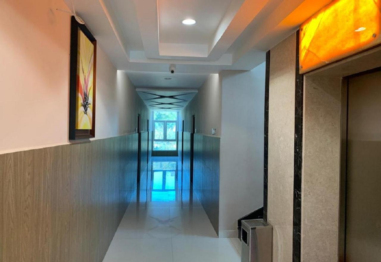 Ganesh Meridian Tiruppattur エクステリア 写真