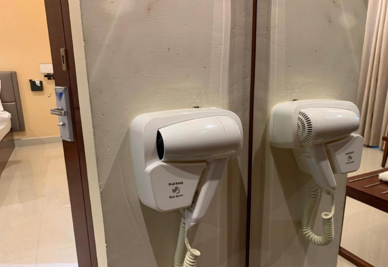 Ganesh Meridian Tiruppattur エクステリア 写真